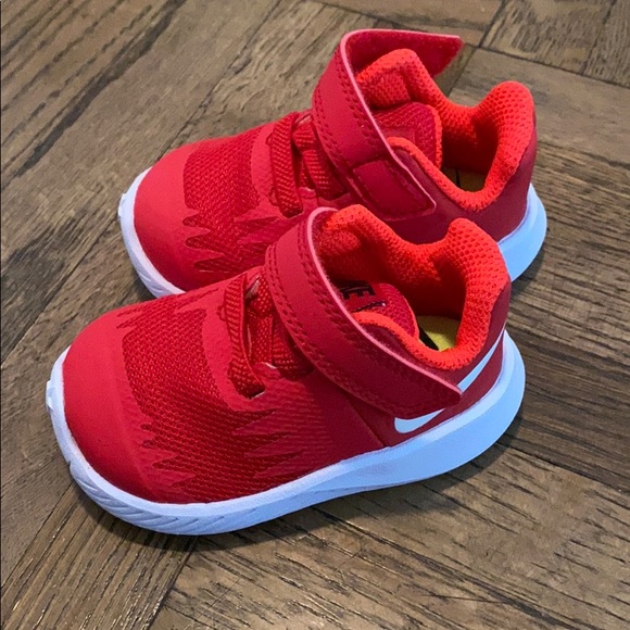 red nike runners
